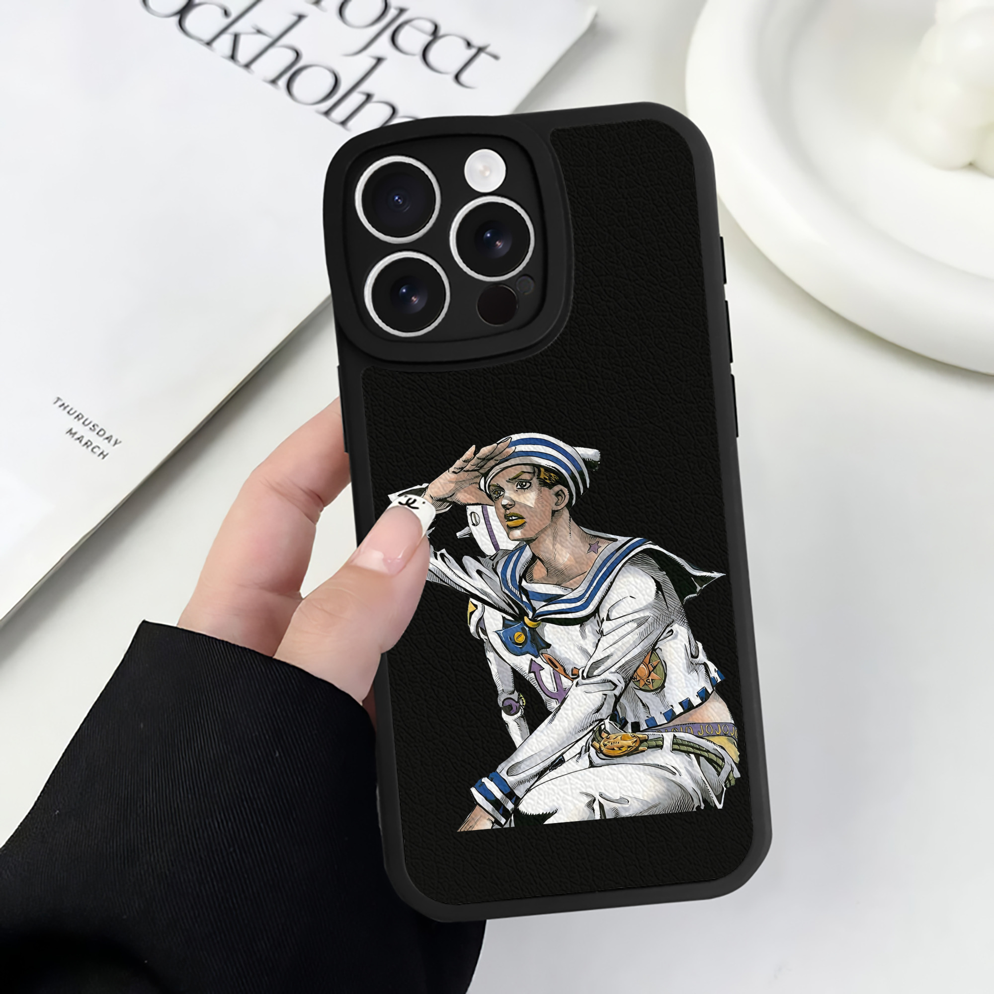（画像用） ジョジョの奇妙な冒険 東方定助 JoJo's Bizarre Adventure Higashikata Josuke 【iPhone 16シリーズ対応】シリコンスマホケース（レザー調） 材質：シリコン
